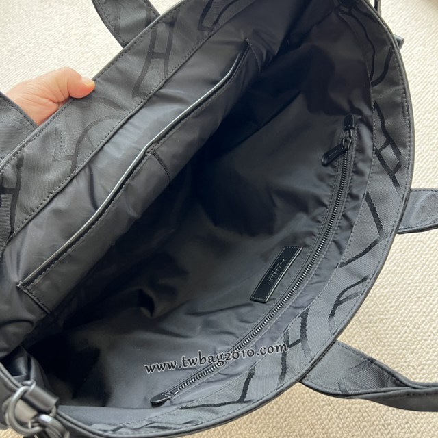 Burberry專門店新款郵差包 巴寶莉經典的Bt印花圖案手提肩背男包 yxb1396